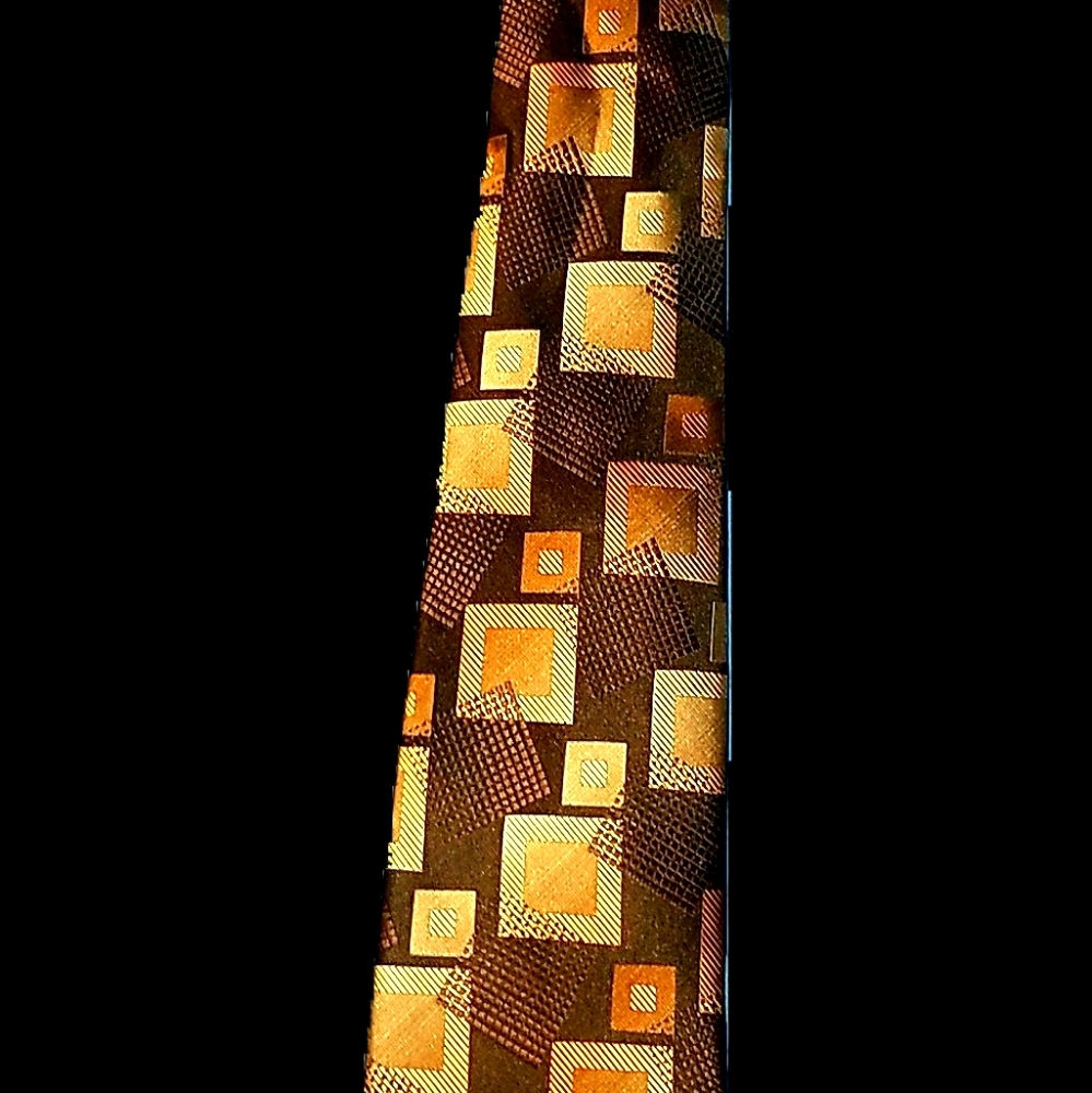 Daniel Ellissa tie